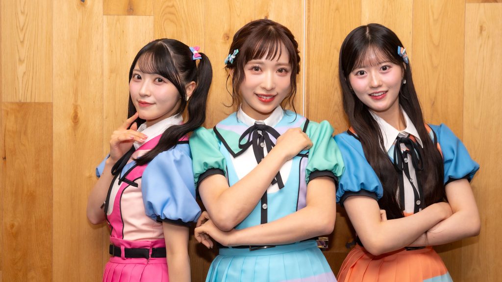 インタビューに応じたAKB48・小栗有以、佐藤綺星、八木愛月