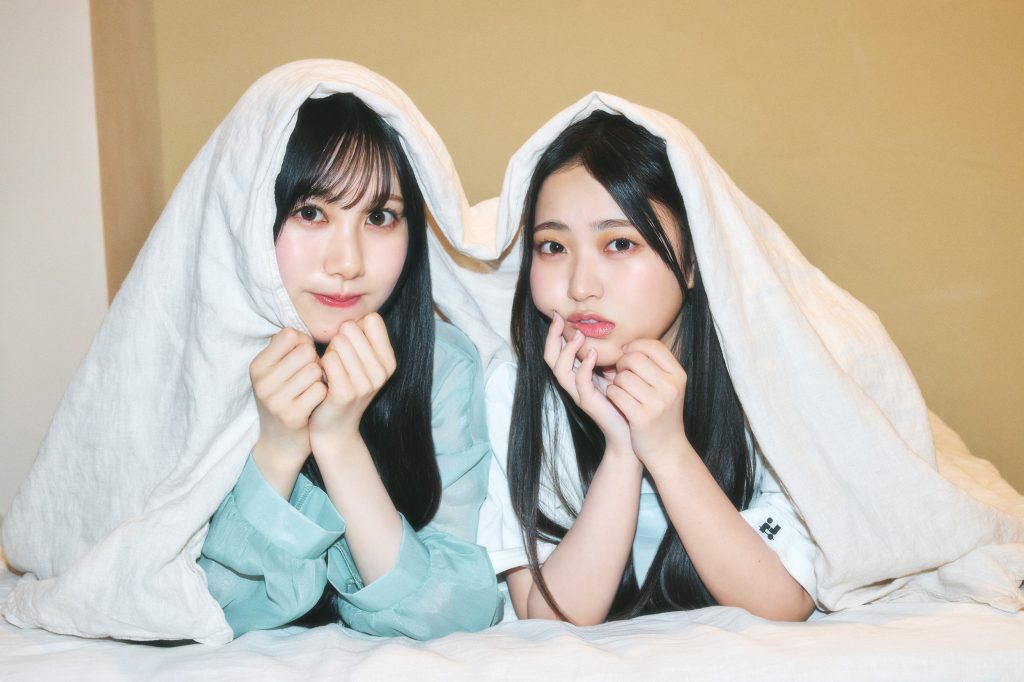 写真左から、鶴崎仁香(つるさき・にこ)、蔵盛妃那乃(くらもり・ひなの)