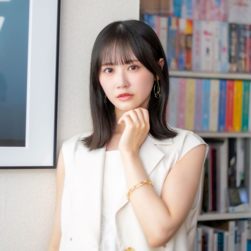 8月27日(木)に2nd写真集を発売するSTU48・中村舞
