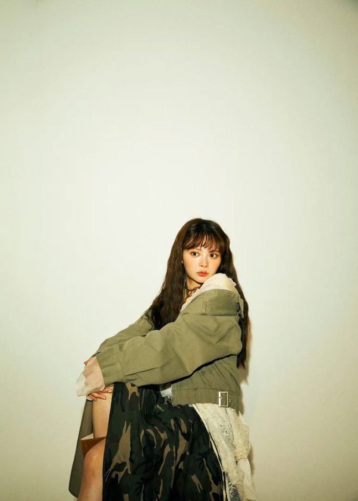 メイク：Hirotaka Iizuka (juice)、ヘア：Ken Yoshimura、スタイリスト：呉屋千紗季、撮影：木村辰郎、モデル：伊藤百花(AKB48)