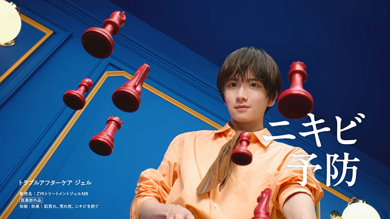 板垣李光人が出演する「アルージェ」新CM「敏感肌の肌トラブル」篇より