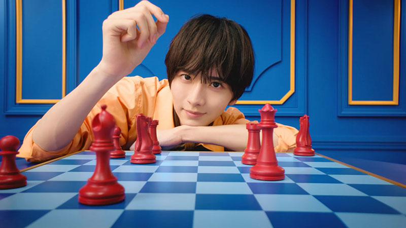 板垣李光人が出演する「アルージェ」新CM「敏感肌の肌トラブル」篇より