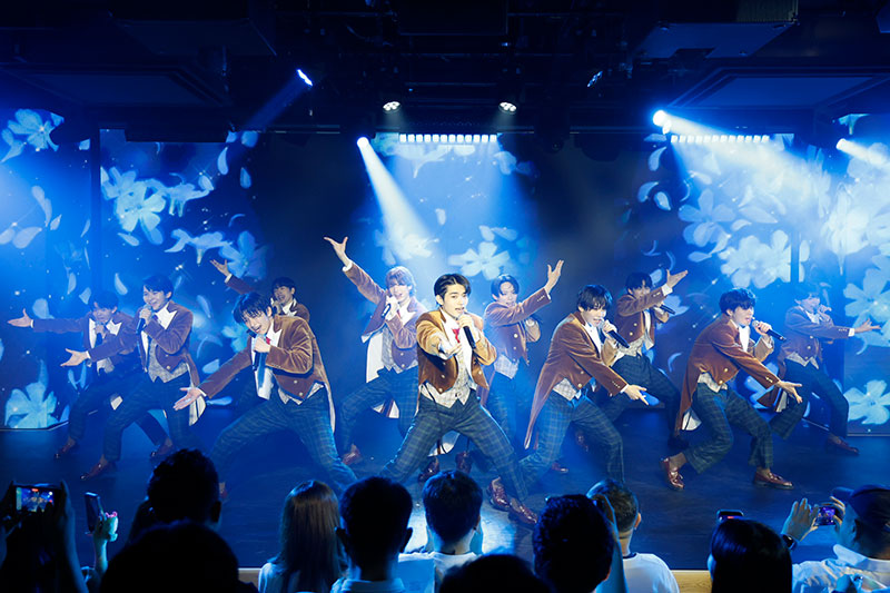 「Cloud ten」2日目公演より「An underwater flower」