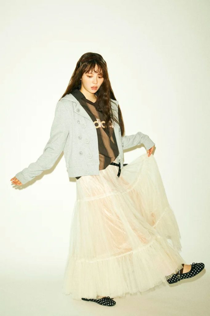 メイク：Hirotaka Iizuka (juice)、ヘア：Ken Yoshimura、スタイリスト：呉屋千紗季、撮影：木村辰郎、モデル：伊藤百花(AKB48)