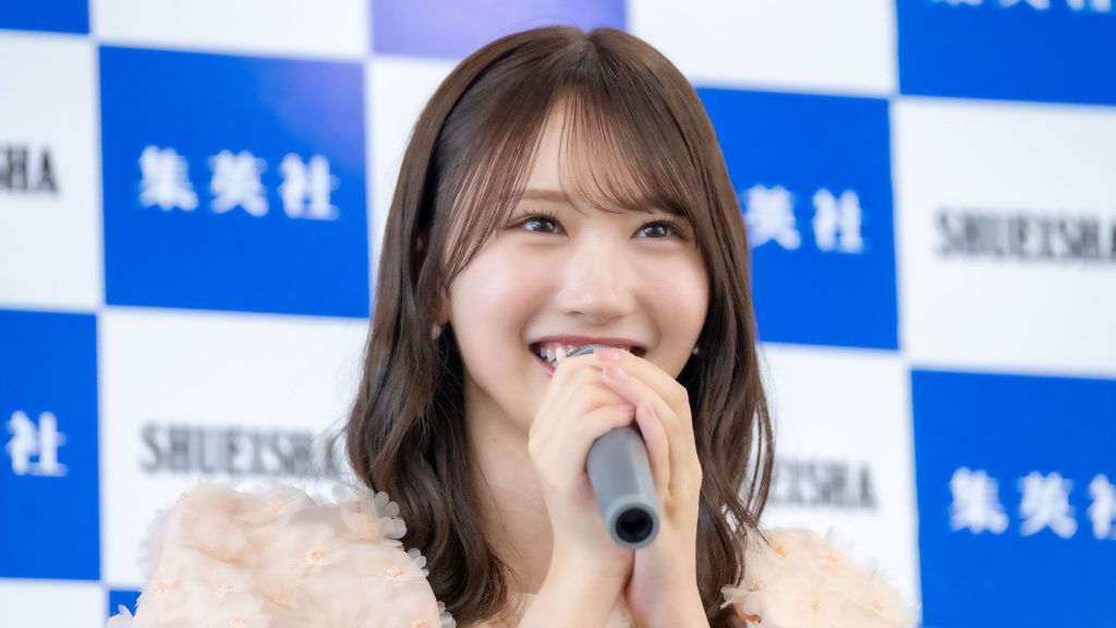 1st写真集『果実の歩幅』発売記念取材会に出席した日向坂46・藤嶌果歩