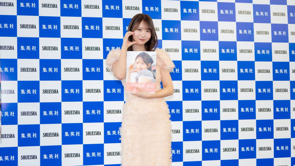 1st写真集『果実の歩幅』発売記念取材会に出席した日向坂46・藤嶌果歩