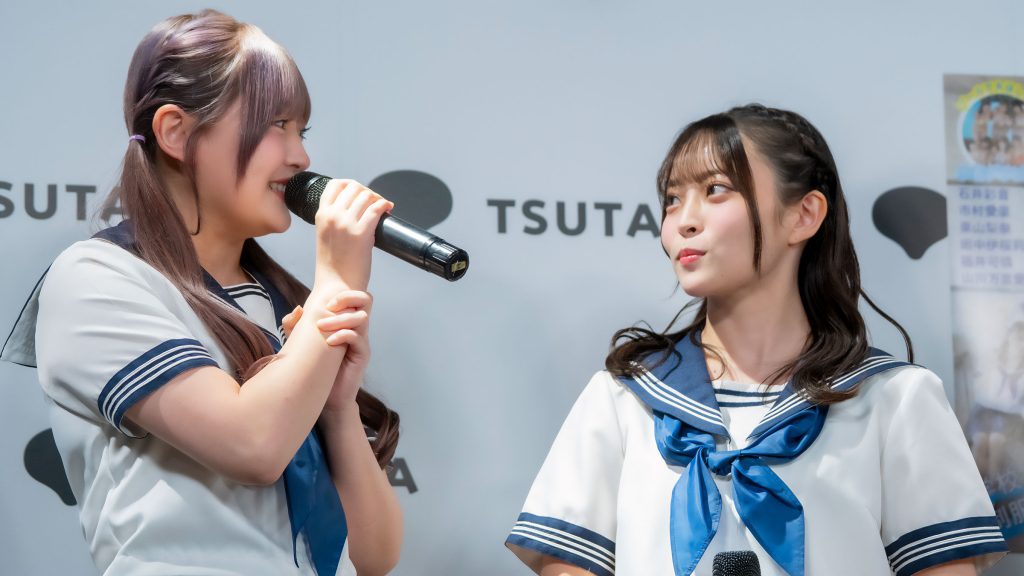 『HKT48 15th ANNIVERSARY BOOK 青春謳歌!』発売記念取材会に出席したHKT48石橋颯、竹本くるみ