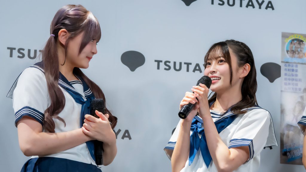 『HKT48 15th ANNIVERSARY BOOK 青春謳歌!』発売記念取材会に出席したHKT48石橋颯、竹本くるみ