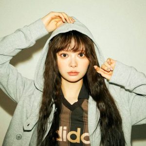 AKB48伊藤百花が着こなす全6LOOK、TGCが発信する今季のトレンドワード“甘×辛×盛ミックス”