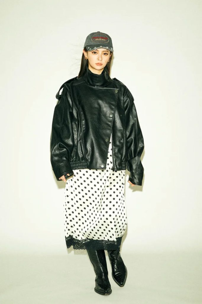 メイク：Hirotaka Iizuka (juice)、ヘア：Ken Yoshimura、スタイリスト：呉屋千紗季、撮影：木村辰郎、モデル：伊藤百花(AKB48)