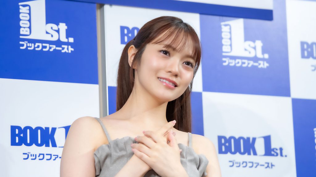 著書『夏までに』発売記念取材会に出席した宮田愛萌