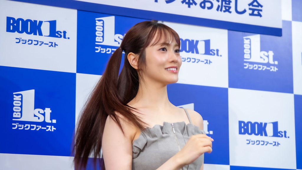 著書『夏までに』発売記念取材会に出席した宮田愛萌