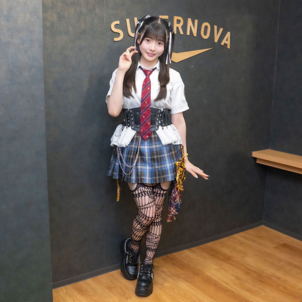 WHITE SCORPION・MOMOがインタビューに応じた