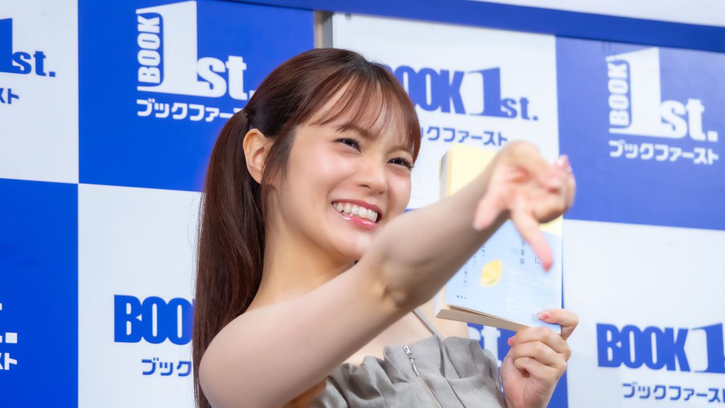 著書『夏までに』発売記念取材会に出席した宮田愛萌