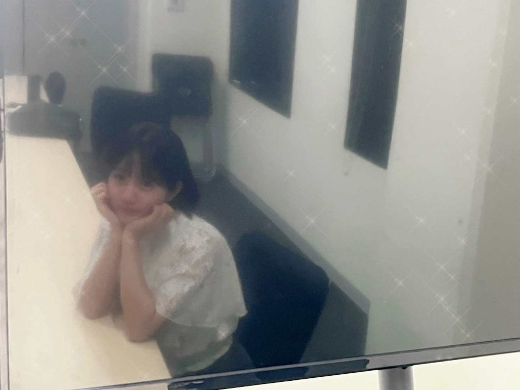 画面越しにビジュアル確認をする須永心海