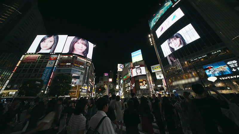 渋谷スクランブル交差点の大型ビジョン13面をジャックした「青葉坂46」の誕生とオーディション開始のニュース