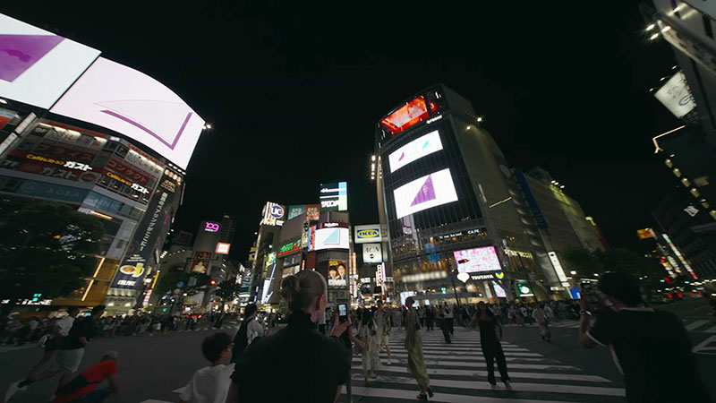 渋谷スクランブル交差点の大型ビジョン13面をジャックした「青葉坂46」の誕生とオーディション開始のニュース
