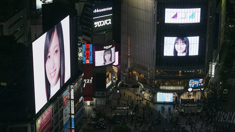 渋谷スクランブル交差点の大型ビジョン13面をジャックした「青葉坂46」の誕生とオーディション開始のニュース