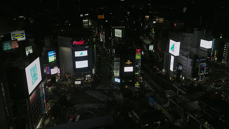 渋谷スクランブル交差点の大型ビジョン13面をジャックした「青葉坂46」の誕生とオーディション開始のニュース