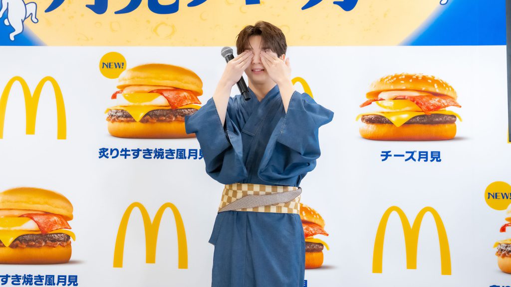 塩﨑太智も自ら目隠し