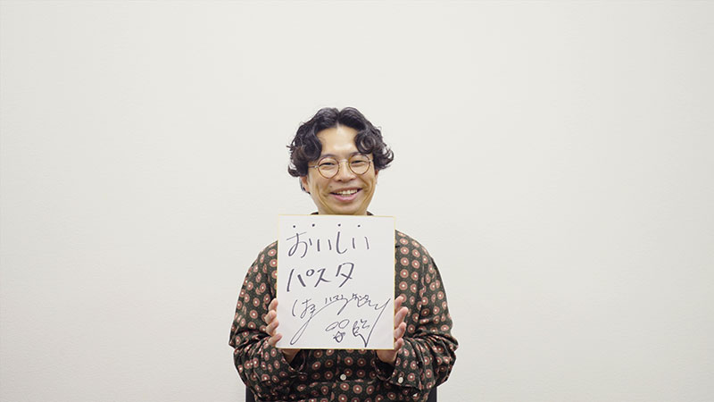インタビューに応じる浜野謙太