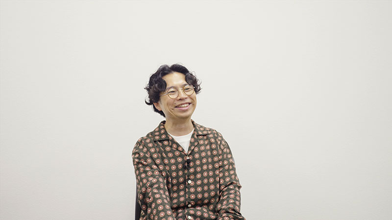インタビューに応じる浜野謙太