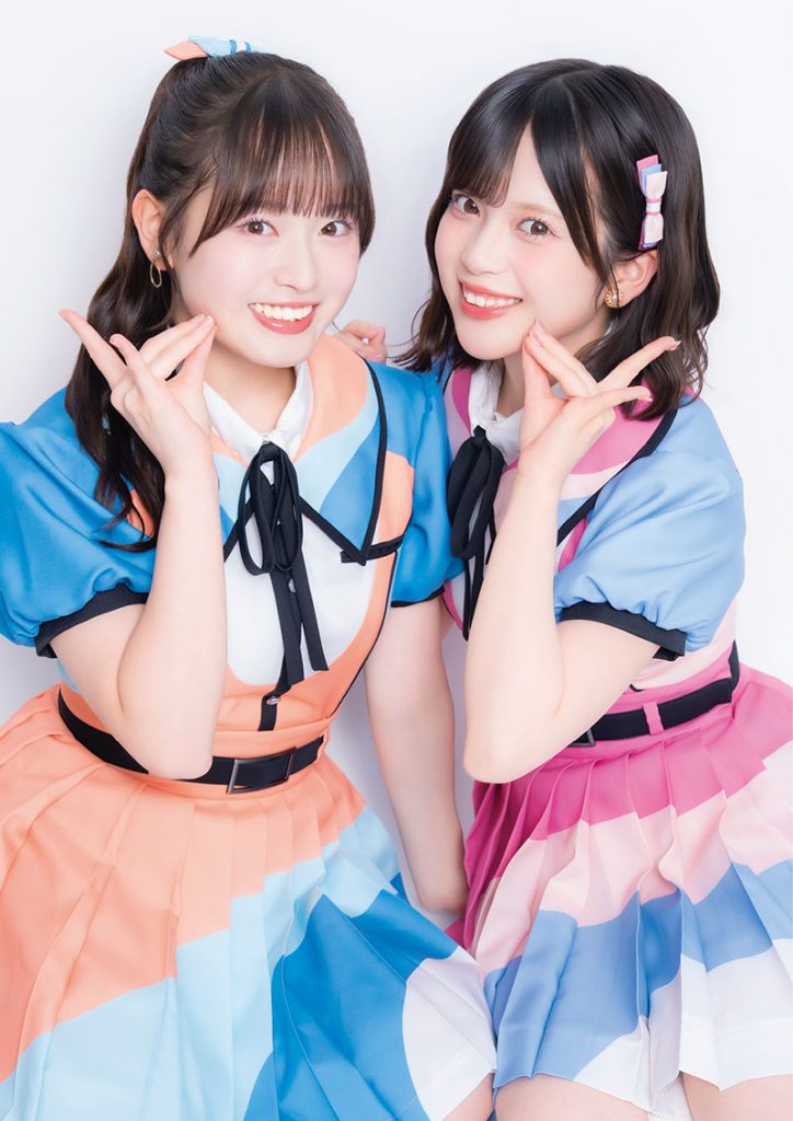 『グラビアプレス Vol.21』に登場しているAKB48川村結衣と近藤沙樹