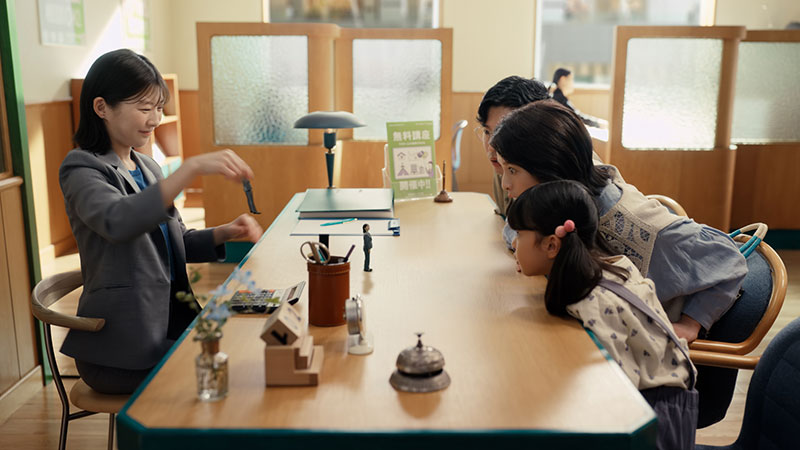 『スーモカウンター』新CM建てるの味方 スーモカウンター「登場」篇より