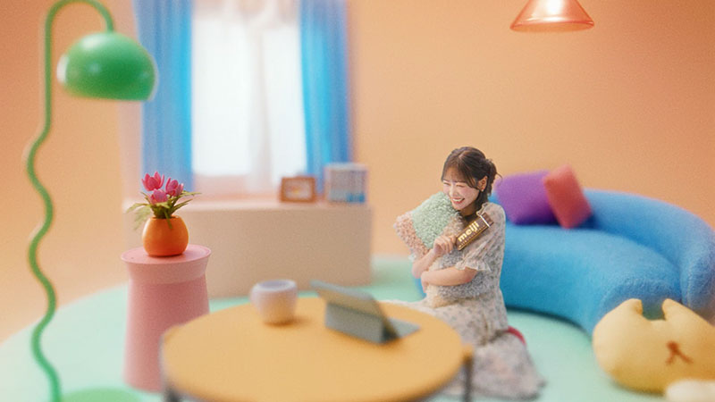 「明治ミルクチョコレート」新TVCM「明治ミルクチョコレート100周年」編より