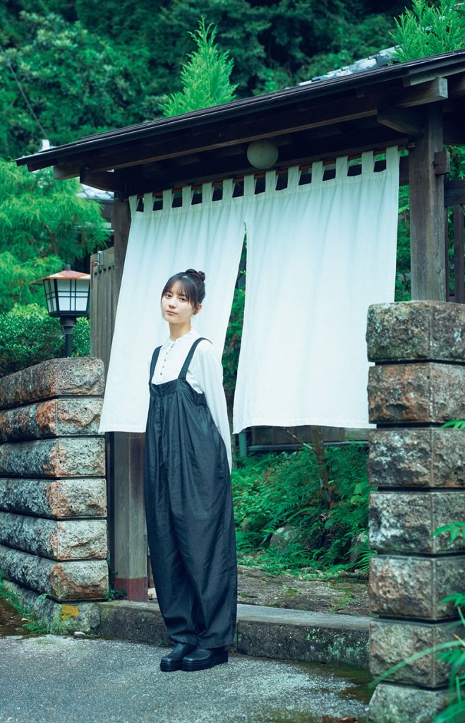 『週刊少年マガジン43号』に登場している日向坂46・小坂菜緒