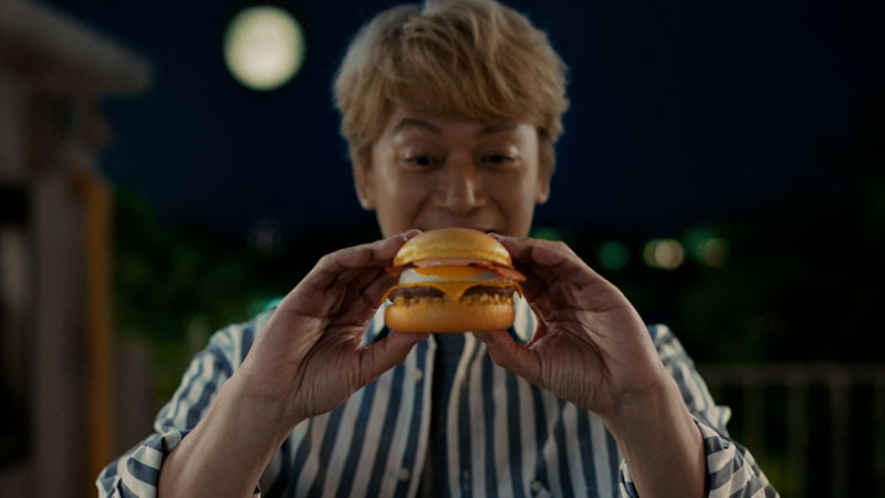 マクドナルド新CM「北海道産じゃがペッパー月見『月見でたでた』香取さん篇」より