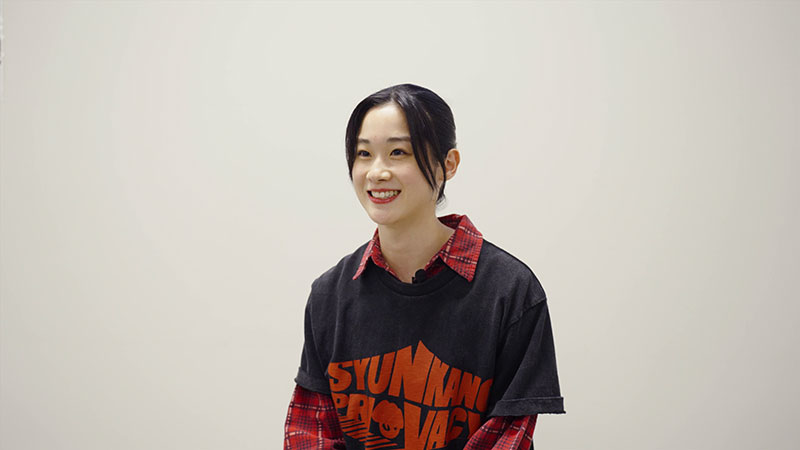 インタビューに応じる野内まる