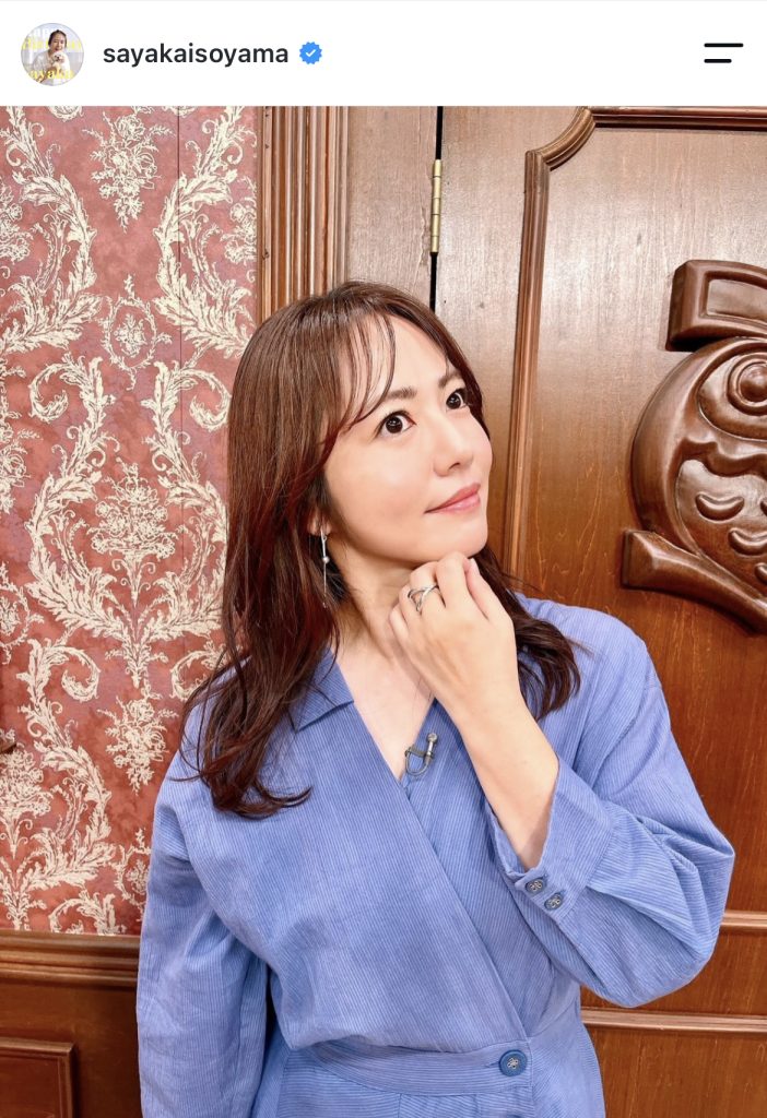 コチラはちょっと大人っぽい衣装姿