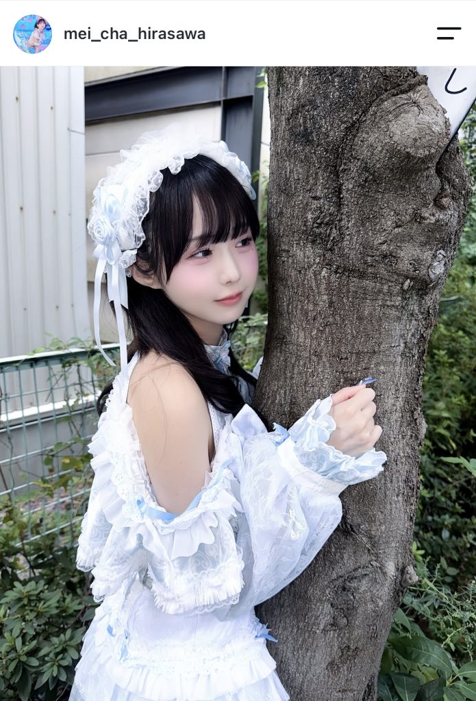 木に寄り添うめいちゃがステキ