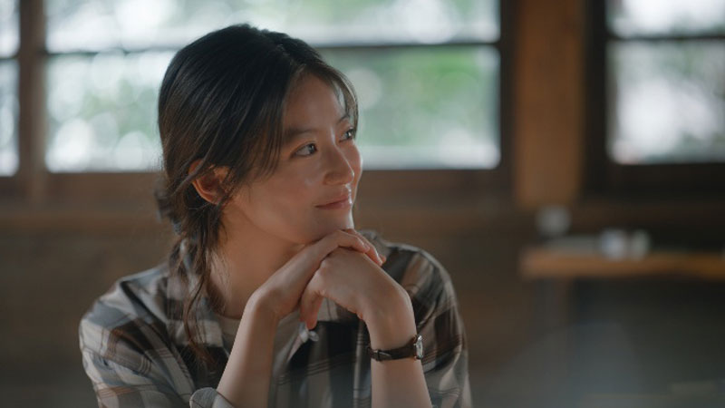新テレビCM「ふたり旅・カフェ」篇に出演する今田美桜