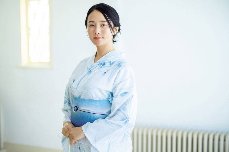 『木村文乃カレンダー2027』より
