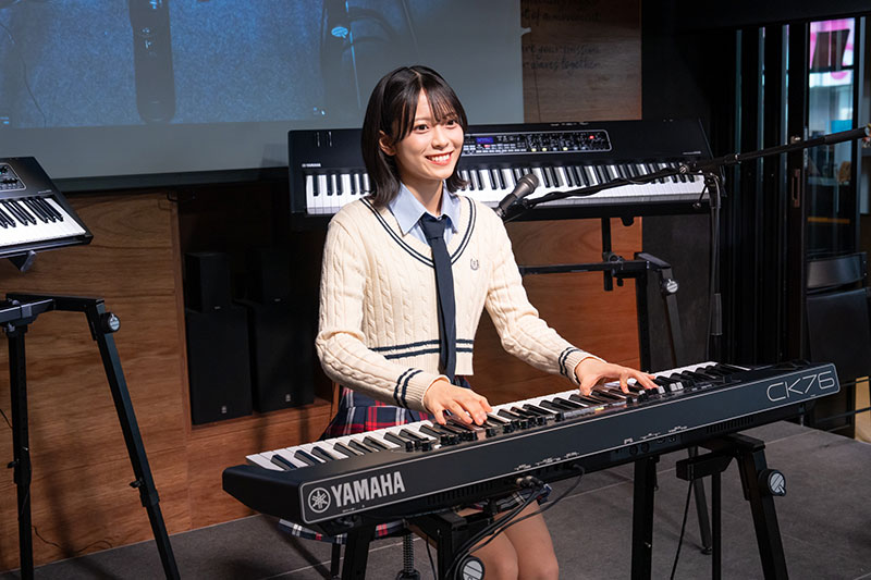 AKB48・新井彩永が『ヤマハ ステージキーボード新製品発表会』に出席