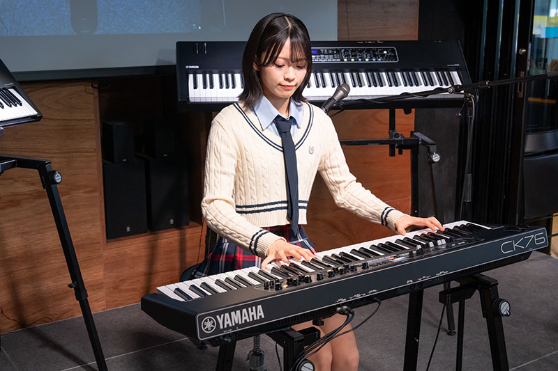AKB48・新井彩永が『ヤマハ ステージキーボード新製品発表会』に出席