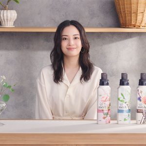 広瀬すず、花々の香りに包まれて詩を朗読　お気に入りは『オー・ローズ』