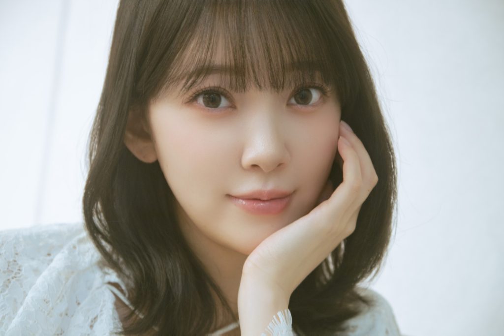 3rd写真集『深紅の余韻』を上梓した、堀未央奈