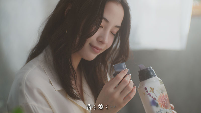 WEB限定香調別ムービー「ウッディ・フルール」篇