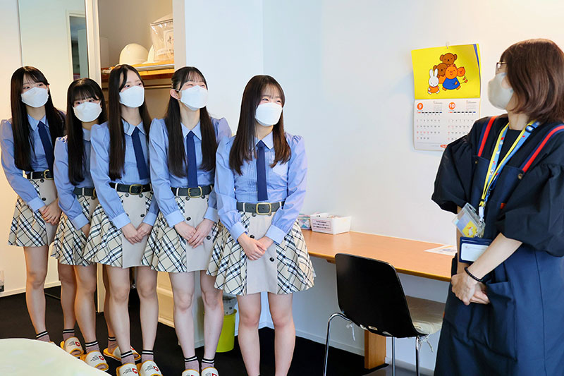東大ハウスを訪問したAKB48 21期研究生