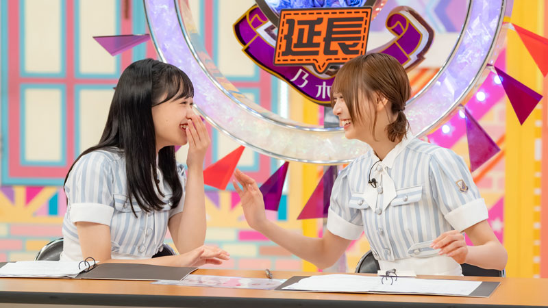 MCを担当する弓木奈於と小津玲奈