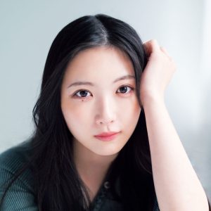 櫻坂46谷口愛季、透明感あふれるフォトグラフ『週刊少年マガジン』表紙を飾る　初の表題センター曲もリリース