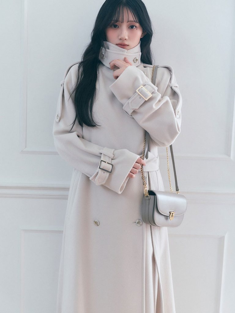 Coat ¥49,500　Bag ¥15,950