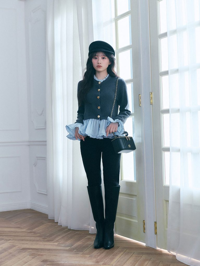 Hat ¥9,900　Knit ¥16,940　Pants ¥14,960　Bag ¥14,960　Shoes ¥23,980