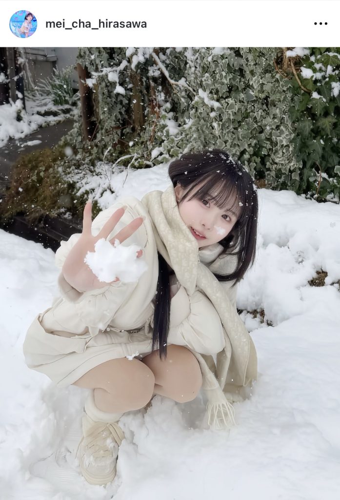 雪に大はしゃぎ中