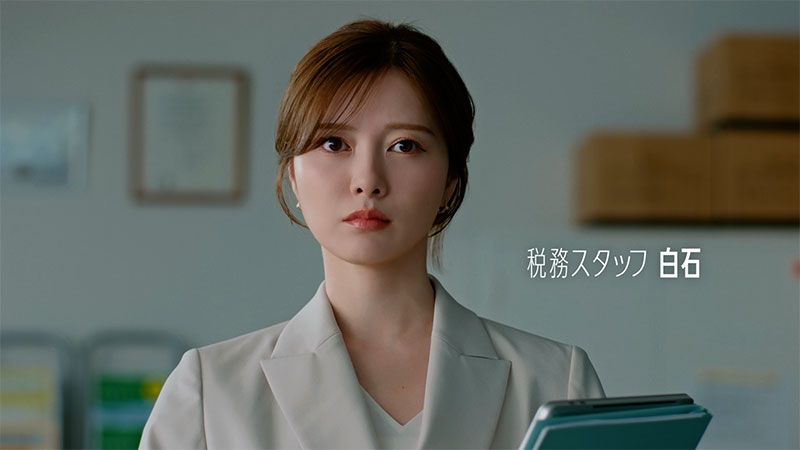 株式会社ROBONの新CMに出演する白石麻衣